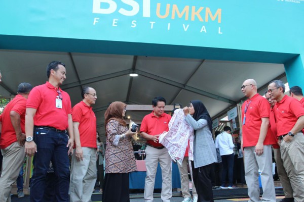 BSI AJAK USAHA KECIL NAIK KELAS LEWAT FESTIVAL UMKM